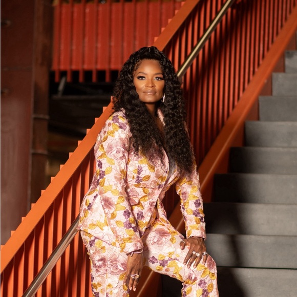 Meet your Posher, Faye - Picture 1 of 1